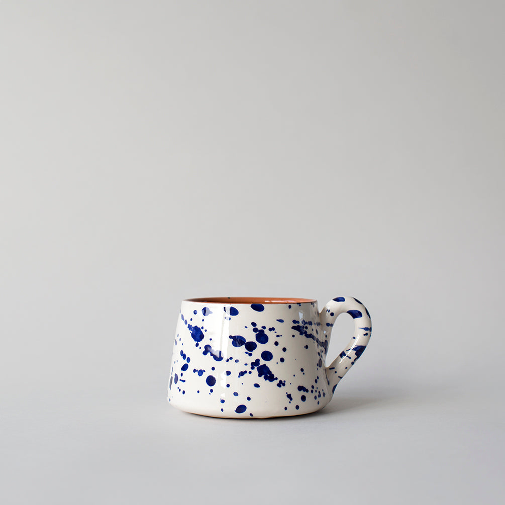 Salpico Angled Mug - Blue Dots